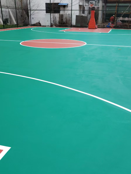 元江 球场长期使用易出现地面开裂